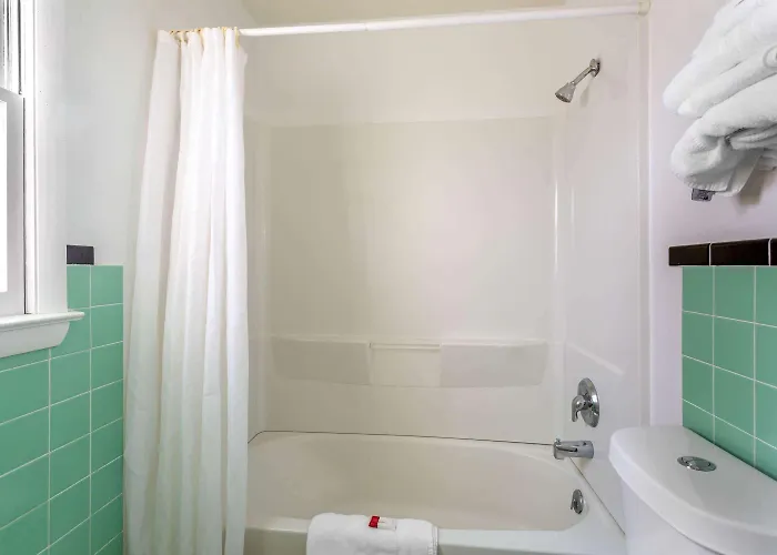 Travelodge By Wyndham Hotel