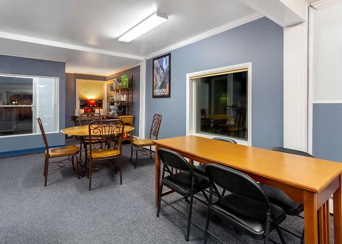 Travelodge By Wyndham Hotel 2*